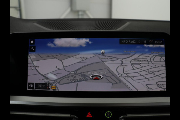 BMW 3 Serie 318i M Sport | Panoramadak | Stoelverwarming | Leder/Alcantara | Carplay | Live Cockpit | Sportstoelen | Full LED | Navigatie | Parkeerhulp | Climate control