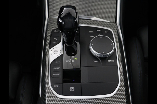 BMW 3 Serie 318i M Sport | Panoramadak | Stoelverwarming | Leder/Alcantara | Carplay | Live Cockpit | Sportstoelen | Full LED | Navigatie | Parkeerhulp | Climate control