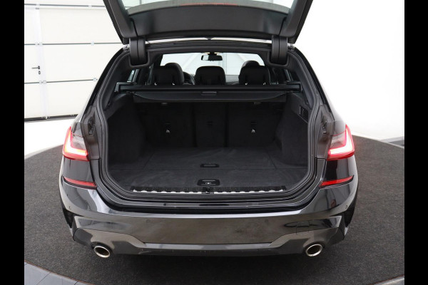 BMW 3 Serie 318i M Sport | Panoramadak | Stoelverwarming | Leder/Alcantara | Carplay | Live Cockpit | Sportstoelen | Full LED | Navigatie | Parkeerhulp | Climate control