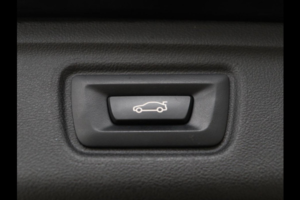 BMW 3 Serie 318i M Sport | Panoramadak | Stoelverwarming | Leder/Alcantara | Carplay | Live Cockpit | Sportstoelen | Full LED | Navigatie | Parkeerhulp | Climate control