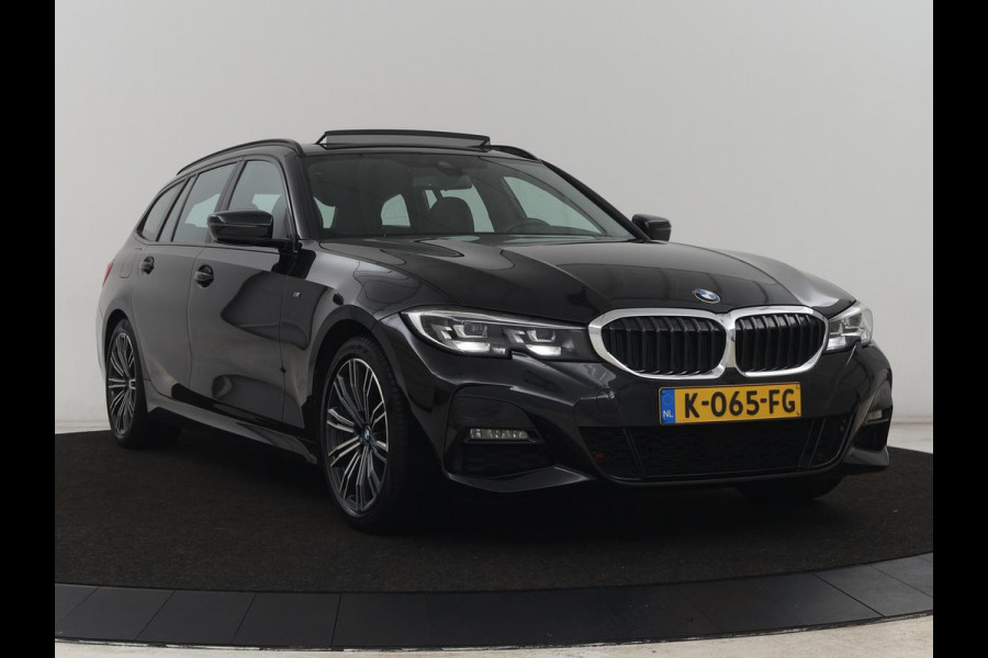 BMW 3 Serie 318i M Sport | Panoramadak | Stoelverwarming | Leder/Alcantara | Carplay | Live Cockpit | Sportstoelen | Full LED | Navigatie | Parkeerhulp | Climate control