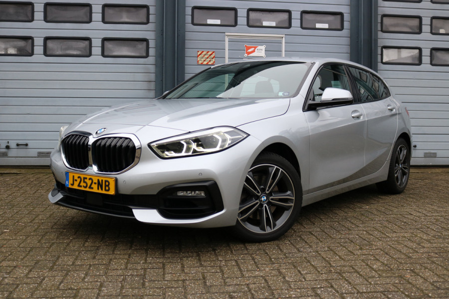 BMW 1-serie 118i Executive Edition Autom Xenon Led Navi Sportzetels 17inch Bj:2020