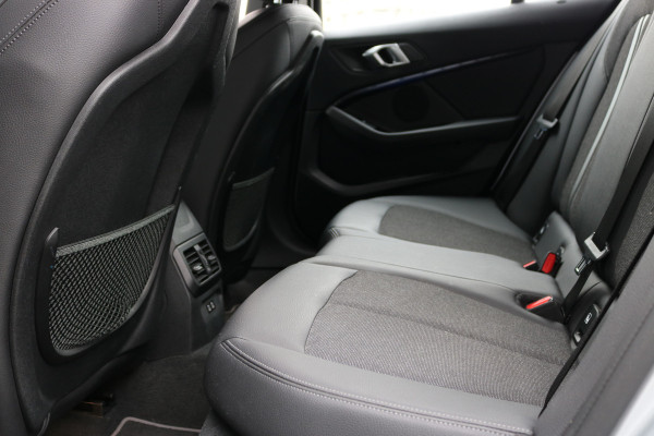 BMW 1-serie 118i Executive Edition Autom Xenon Led Navi Sportzetels 17inch Bj:2020