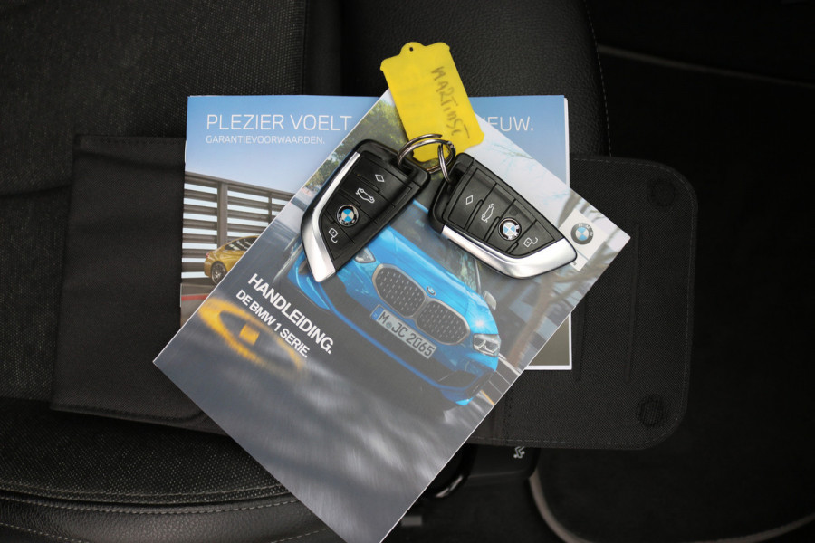 BMW 1-serie 118i Executive Edition Autom Xenon Led Navi Sportzetels 17inch Bj:2020