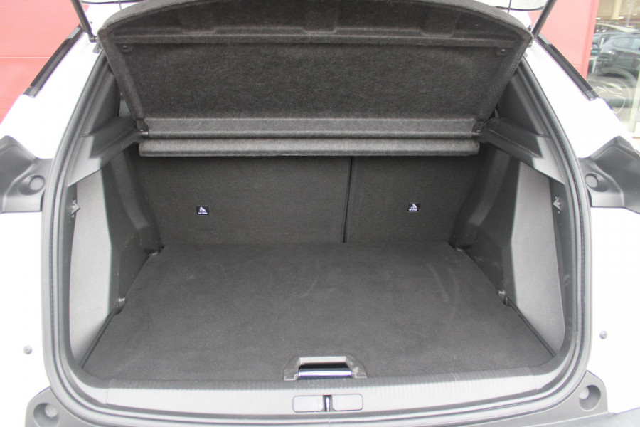 Peugeot 2008 1.2 100PK ALLURE PACK | TREKHAAK | NAVIGATIE | LED KOPLAMPEN | 3-D INSTRUMENTENPANEEL | KEYLESS ENTRY/START | ACHTERUITRIJ CAMERA | CLIMATE CONTROL | APPLE CARPLAY/ANDROID AUTO | CRUISE CONTROL | DAB+ RADIO | PARKEERSENSOREN VOOR + ACHTER |