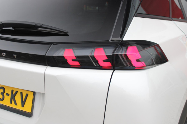 Peugeot 2008 1.2 100PK ALLURE PACK | TREKHAAK | NAVIGATIE | LED KOPLAMPEN | 3-D INSTRUMENTENPANEEL | KEYLESS ENTRY/START | ACHTERUITRIJ CAMERA | CLIMATE CONTROL | APPLE CARPLAY/ANDROID AUTO | CRUISE CONTROL | DAB+ RADIO | PARKEERSENSOREN VOOR + ACHTER |