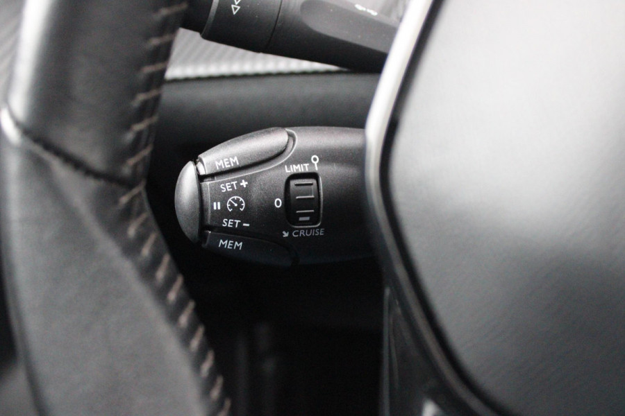 Peugeot 2008 1.2 100PK ALLURE PACK | TREKHAAK | NAVIGATIE | LED KOPLAMPEN | 3-D INSTRUMENTENPANEEL | KEYLESS ENTRY/START | ACHTERUITRIJ CAMERA | CLIMATE CONTROL | APPLE CARPLAY/ANDROID AUTO | CRUISE CONTROL | DAB+ RADIO | PARKEERSENSOREN VOOR + ACHTER |