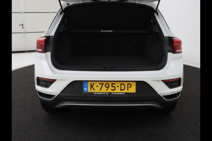 Volkswagen T-Roc 1.5 TSI Sport | Panoramadak | Adaptive cruise | Keyless | Carplay | Navigatie | Full LED | Virtual Cockpit | Climate control | Parkeerhulp | Bluetooth