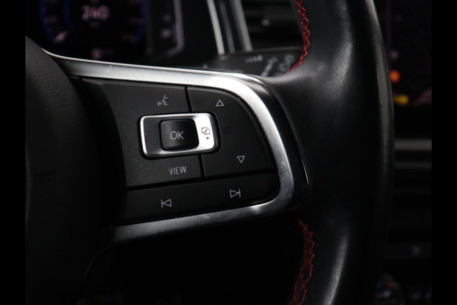 Volkswagen T-Roc 1.5 TSI Sport | Panoramadak | Adaptive cruise | Keyless | Carplay | Navigatie | Full LED | Virtual Cockpit | Climate control | Parkeerhulp | Bluetooth