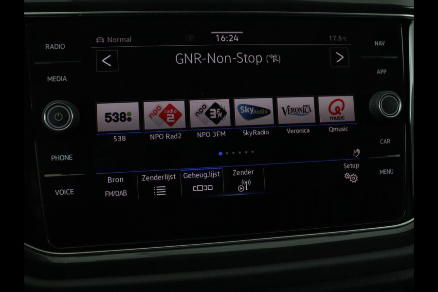 Volkswagen T-Roc 1.5 TSI Sport | Panoramadak | Adaptive cruise | Keyless | Carplay | Navigatie | Full LED | Virtual Cockpit | Climate control | Parkeerhulp | Bluetooth