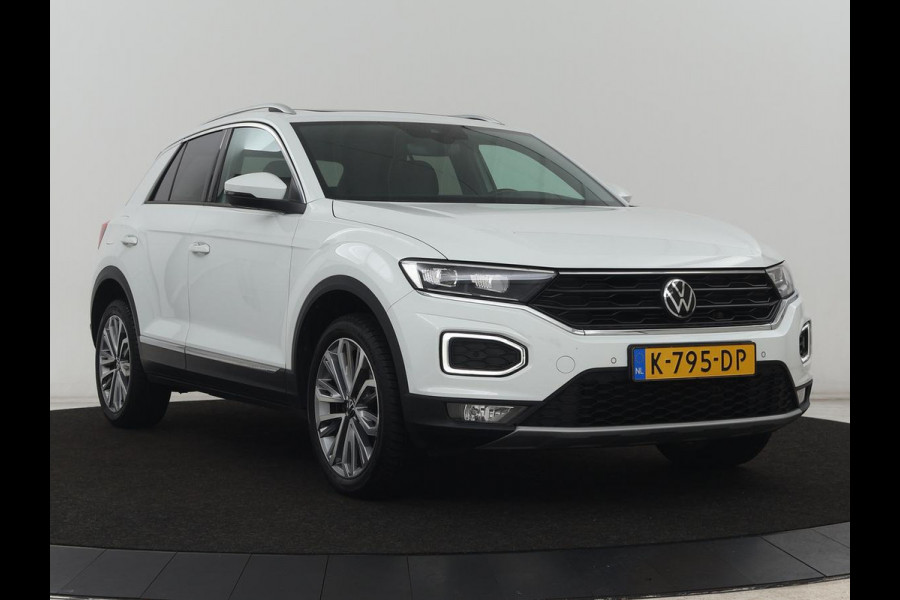Volkswagen T-Roc 1.5 TSI Sport | Panoramadak | Adaptive cruise | Keyless | Carplay | Navigatie | Full LED | Virtual Cockpit | Climate control | Parkeerhulp | Bluetooth