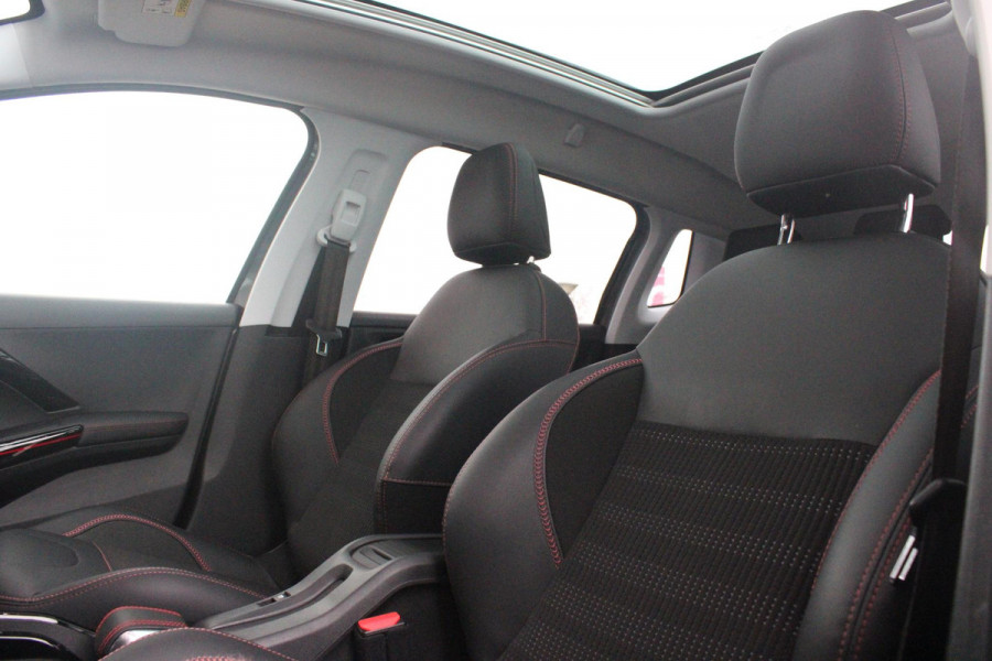 Peugeot 2008 1.2 130PK AUTOMAAT GT-LINE | AFNEEMBARE TREKHAAK | PANORAMA DAK | STOEL VERWARMING | LICHTMETALEN VELGEN 17" | ALL SEASON BANDEN | CLIMATE CONTROL | CRUISE CONTROL | NAVIGATIE | APPLE CARPLAY/ANDROID AUTO | ACHTERUITRIJ CAMERA | EERSTE EIGENAAR! |