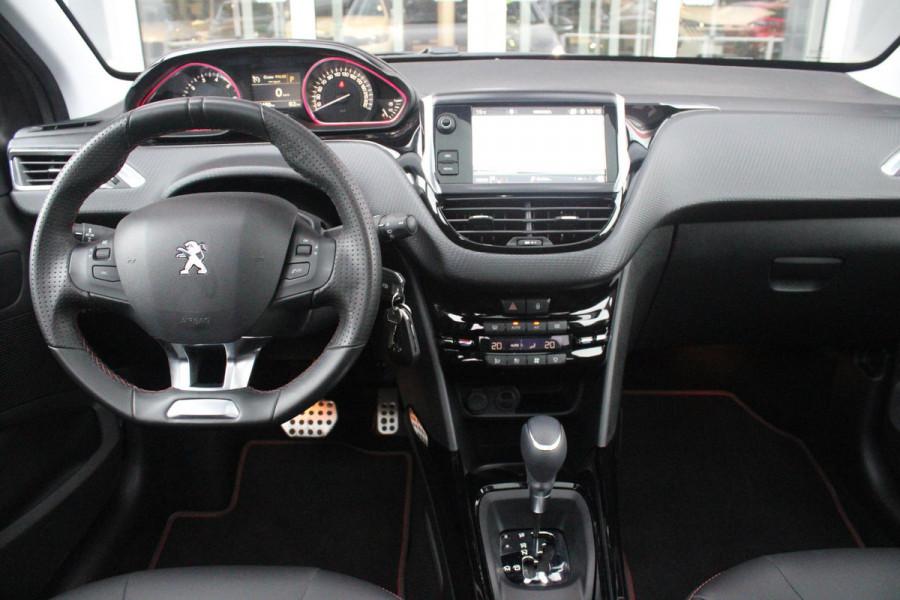 Peugeot 2008 1.2 130PK AUTOMAAT GT-LINE | AFNEEMBARE TREKHAAK | PANORAMA DAK | STOEL VERWARMING | LICHTMETALEN VELGEN 17" | ALL SEASON BANDEN | CLIMATE CONTROL | CRUISE CONTROL | NAVIGATIE | APPLE CARPLAY/ANDROID AUTO | ACHTERUITRIJ CAMERA | EERSTE EIGENAAR! |