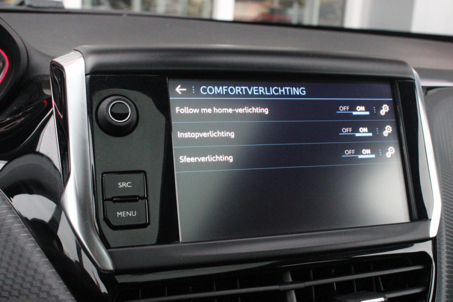 Peugeot 2008 1.2 130PK AUTOMAAT GT-LINE | AFNEEMBARE TREKHAAK | PANORAMA DAK | STOEL VERWARMING | LICHTMETALEN VELGEN 17" | ALL SEASON BANDEN | CLIMATE CONTROL | CRUISE CONTROL | NAVIGATIE | APPLE CARPLAY/ANDROID AUTO | ACHTERUITRIJ CAMERA | EERSTE EIGENAAR! |