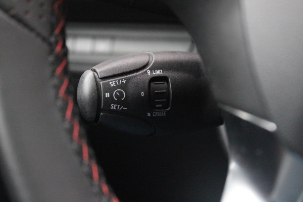 Peugeot 2008 1.2 130PK AUTOMAAT GT-LINE | AFNEEMBARE TREKHAAK | PANORAMA DAK | STOEL VERWARMING | LICHTMETALEN VELGEN 17" | ALL SEASON BANDEN | CLIMATE CONTROL | CRUISE CONTROL | NAVIGATIE | APPLE CARPLAY/ANDROID AUTO | ACHTERUITRIJ CAMERA | EERSTE EIGENAAR! |