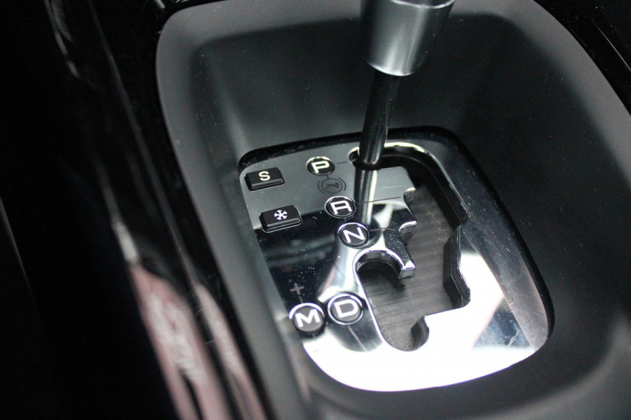 Peugeot 2008 1.2 130PK AUTOMAAT GT-LINE | AFNEEMBARE TREKHAAK | PANORAMA DAK | STOEL VERWARMING | LICHTMETALEN VELGEN 17" | ALL SEASON BANDEN | CLIMATE CONTROL | CRUISE CONTROL | NAVIGATIE | APPLE CARPLAY/ANDROID AUTO | ACHTERUITRIJ CAMERA | EERSTE EIGENAAR! |