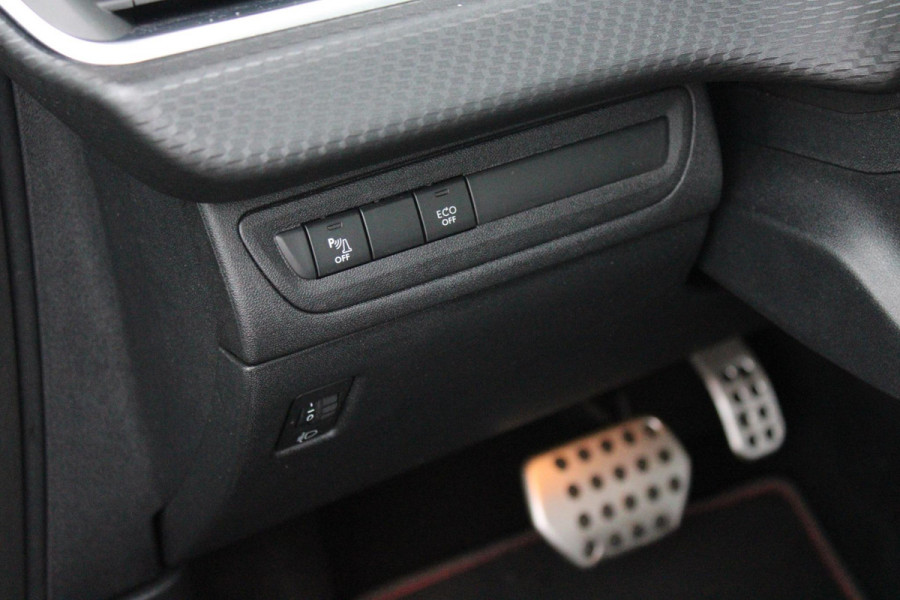 Peugeot 2008 1.2 130PK AUTOMAAT GT-LINE | AFNEEMBARE TREKHAAK | PANORAMA DAK | STOEL VERWARMING | LICHTMETALEN VELGEN 17" | ALL SEASON BANDEN | CLIMATE CONTROL | CRUISE CONTROL | NAVIGATIE | APPLE CARPLAY/ANDROID AUTO | ACHTERUITRIJ CAMERA | EERSTE EIGENAAR! |