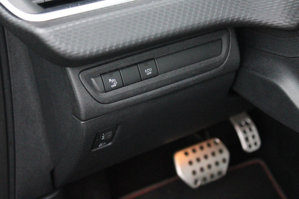 Peugeot 2008 1.2 130PK AUTOMAAT GT-LINE | AFNEEMBARE TREKHAAK | PANORAMA DAK | STOEL VERWARMING | LICHTMETALEN VELGEN 17" | ALL SEASON BANDEN | CLIMATE CONTROL | CRUISE CONTROL | NAVIGATIE | APPLE CARPLAY/ANDROID AUTO | ACHTERUITRIJ CAMERA | EERSTE EIGENAAR! |