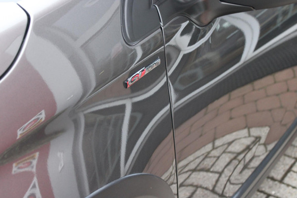 Peugeot 2008 1.2 130PK AUTOMAAT GT-LINE | AFNEEMBARE TREKHAAK | PANORAMA DAK | STOEL VERWARMING | LICHTMETALEN VELGEN 17" | ALL SEASON BANDEN | CLIMATE CONTROL | CRUISE CONTROL | NAVIGATIE | APPLE CARPLAY/ANDROID AUTO | ACHTERUITRIJ CAMERA | EERSTE EIGENAAR! |