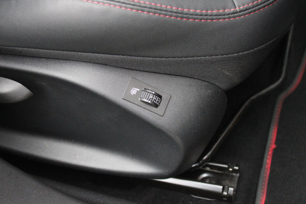 Peugeot 2008 1.2 130PK AUTOMAAT GT-LINE | AFNEEMBARE TREKHAAK | PANORAMA DAK | STOEL VERWARMING | LICHTMETALEN VELGEN 17" | ALL SEASON BANDEN | CLIMATE CONTROL | CRUISE CONTROL | NAVIGATIE | APPLE CARPLAY/ANDROID AUTO | ACHTERUITRIJ CAMERA | EERSTE EIGENAAR! |