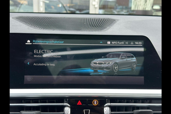 BMW 3 Serie Touring 320e Business Edition Plus | M sport | Pano | HUD | Leder