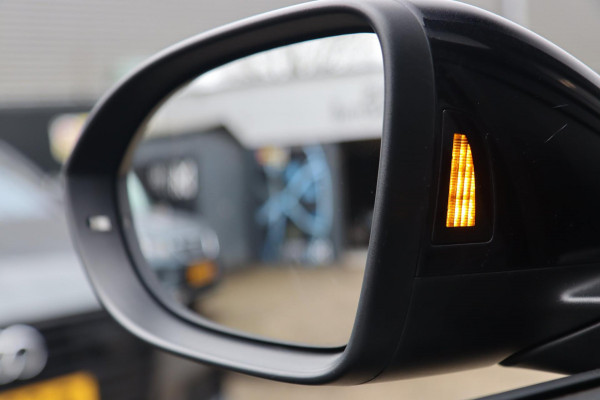 Volkswagen T-Roc 2.0 TSI 4Motion R 300PK / PANODAK / AKRA / VIRTUAL / ACC / KEYLESS / CAMERA / CARPLAY