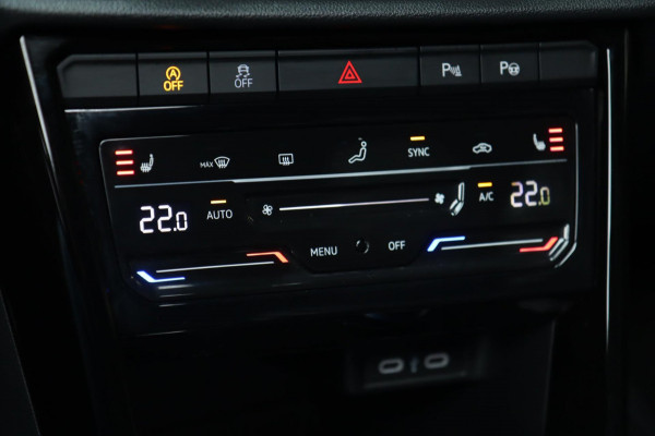 Volkswagen T-Roc 2.0 TSI 4Motion R 300PK / PANODAK / AKRA / VIRTUAL / ACC / KEYLESS / CAMERA / CARPLAY