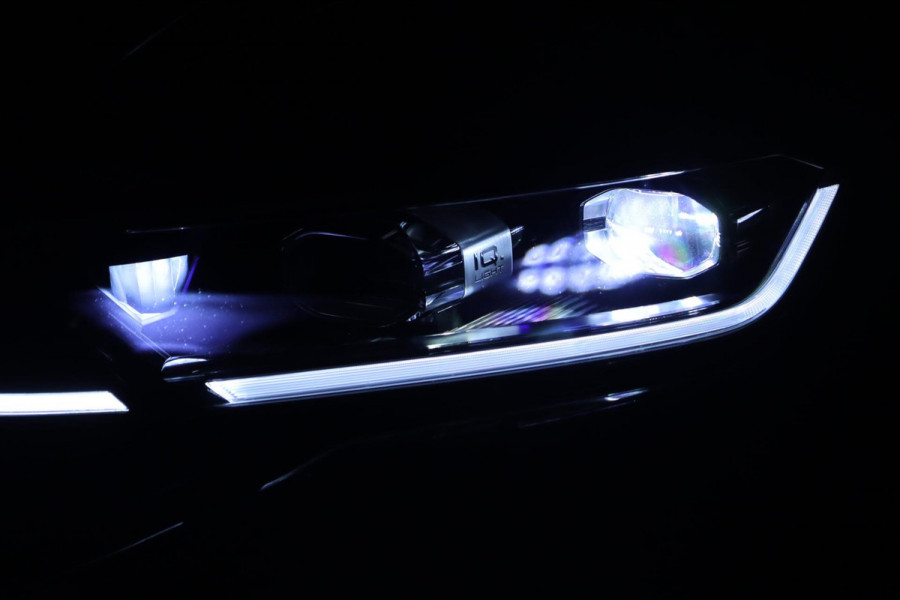 Volkswagen T-Roc 2.0 TSI 4Motion R 300PK / PANODAK / AKRA / VIRTUAL / ACC / KEYLESS / CAMERA / CARPLAY