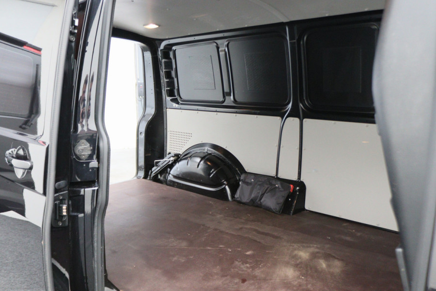 Volkswagen Transporter 2.0 TDI 150 PK L2H1 Highline 3-Zits, Verwarmde Voorruit, Apple Carplay, Cruise, PDC, DAB, Trekhaak, 18''