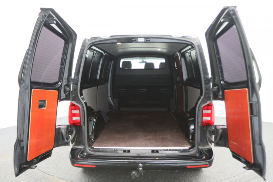 Volkswagen Transporter 2.0 TDI 150 PK L2H1 Highline 3-Zits, Verwarmde Voorruit, Apple Carplay, Cruise, PDC, DAB, Trekhaak, 18''
