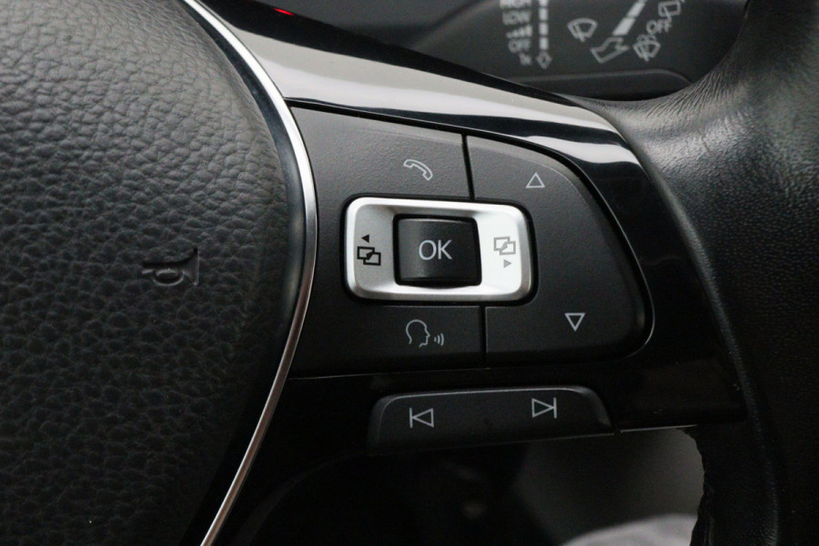 Volkswagen Transporter 2.0 TDI 150 PK L2H1 Highline 3-Zits, Verwarmde Voorruit, Apple Carplay, Cruise, PDC, DAB, Trekhaak, 18''