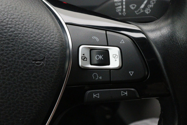 Volkswagen Transporter 2.0 TDI 150 PK L2H1 Highline 3-Zits, Verwarmde Voorruit, Apple Carplay, Cruise, PDC, DAB, Trekhaak, 18''