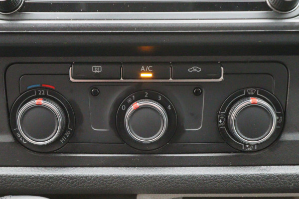 Volkswagen Transporter 2.0 TDI 150 PK L2H1 Highline 3-Zits, Verwarmde Voorruit, Apple Carplay, Cruise, PDC, DAB, Trekhaak, 18''