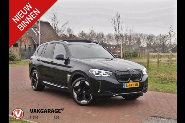 BMW iX3 High Executive 80 kWh | Panoramadak | 360 Camera | Harman Kardon | Head-Up Display | Apple Carplay |