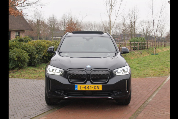 BMW iX3 High Executive 80 kWh | Panoramadak | 360 Camera | Harman Kardon | Head-Up Display | Apple Carplay |