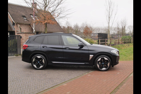 BMW iX3 High Executive 80 kWh | Panoramadak | 360 Camera | Harman Kardon | Head-Up Display | Apple Carplay |