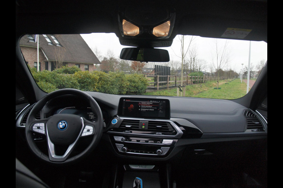 BMW iX3 High Executive 80 kWh | Panoramadak | 360 Camera | Harman Kardon | Head-Up Display | Apple Carplay |
