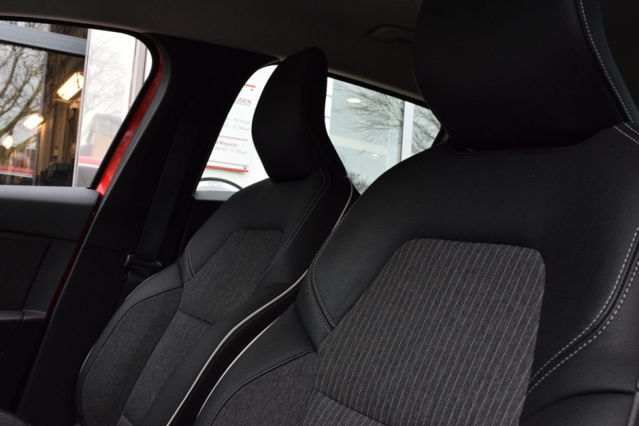 Renault Clio 1.0 TCe Intens|Camera|Carplay|Dealero.h.|