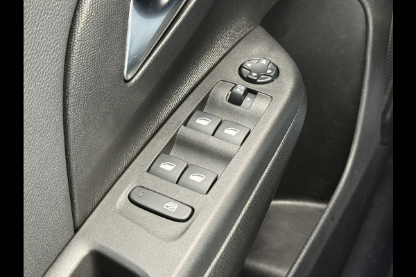 Opel Corsa BWJ 10-2020 | 1.2 101PK GS Line | TREKHAAK | CLIMA | CAMERA A | NAVI | SPORTSTOELEN | CARPLAY | PDC 2X |