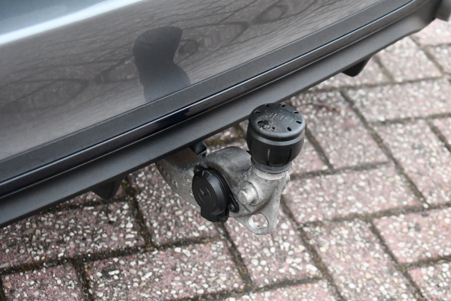 Mercedes-Benz C-Klasse Estate 300 e AMG Line Pano Trekh Distronic Night 360-cam