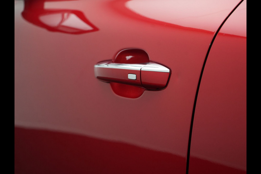 MG EHS 1.5 TGDI Luxury Plug In Hybrid 258pk PHEV | Panodak | Adaptive Cruise | 360 Camera | Lederen Sportstoelen Verwarmd | Sfeerverlichting | Keyless | Apple Carplay | Blis | Navigatie | Virtual | DAB |