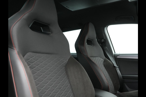 Seat Tarraco 1.4 TSI e-Hybrid FR Plug In Hybrid 245pk Dealer O.H. PHEV | Trekhaak Af Fabriek | Adaptive Cruise | 360 Camera | Alcantara Sportstoelen Memory & Verwarmd | Sfeerverlichting | Stuur Verwarmd | Keyless | Apple Carplay | Navigatie | DAB |