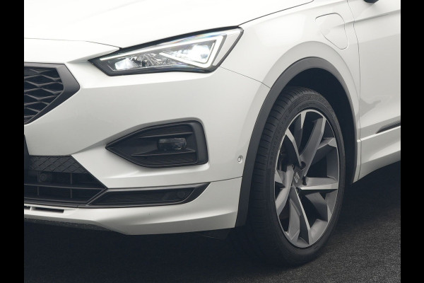 Seat Tarraco 1.4 TSI e-Hybrid FR Plug In Hybrid 245pk Dealer O.H. PHEV | Trekhaak Af Fabriek | Adaptive Cruise | 360 Camera | Alcantara Sportstoelen Memory & Verwarmd | Sfeerverlichting | Stuur Verwarmd | Keyless | Apple Carplay | Navigatie | DAB |
