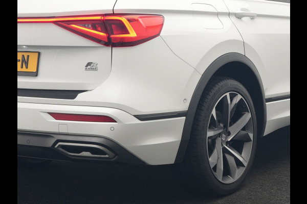 Seat Tarraco 1.4 TSI e-Hybrid FR Plug In Hybrid 245pk Dealer O.H. PHEV | Trekhaak Af Fabriek | Adaptive Cruise | 360 Camera | Alcantara Sportstoelen Memory & Verwarmd | Sfeerverlichting | Stuur Verwarmd | Keyless | Apple Carplay | Navigatie | DAB |
