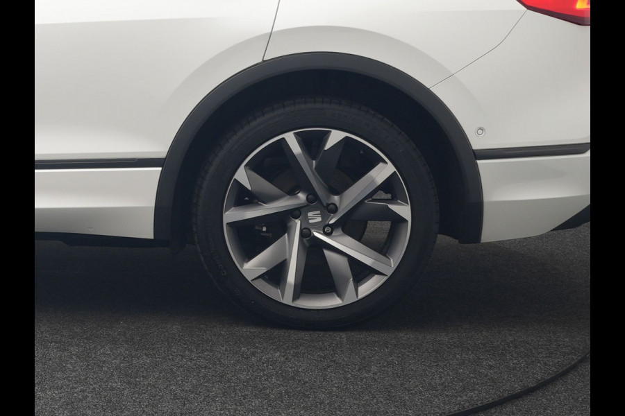 Seat Tarraco 1.4 TSI e-Hybrid FR Plug In Hybrid 245pk Dealer O.H. PHEV | Trekhaak Af Fabriek | Adaptive Cruise | 360 Camera | Alcantara Sportstoelen Memory & Verwarmd | Sfeerverlichting | Stuur Verwarmd | Keyless | Apple Carplay | Navigatie | DAB |
