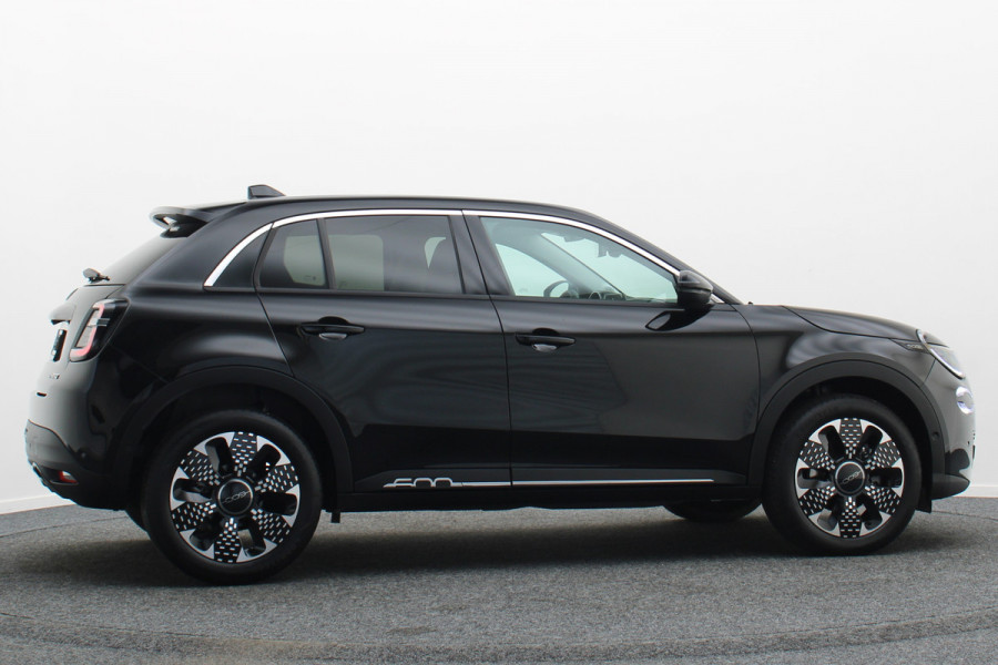 Fiat 600 1.2 Hybrid La Prima Leer, ACC, Keyless, Apple Carplay, Stoelverwarming, 18"