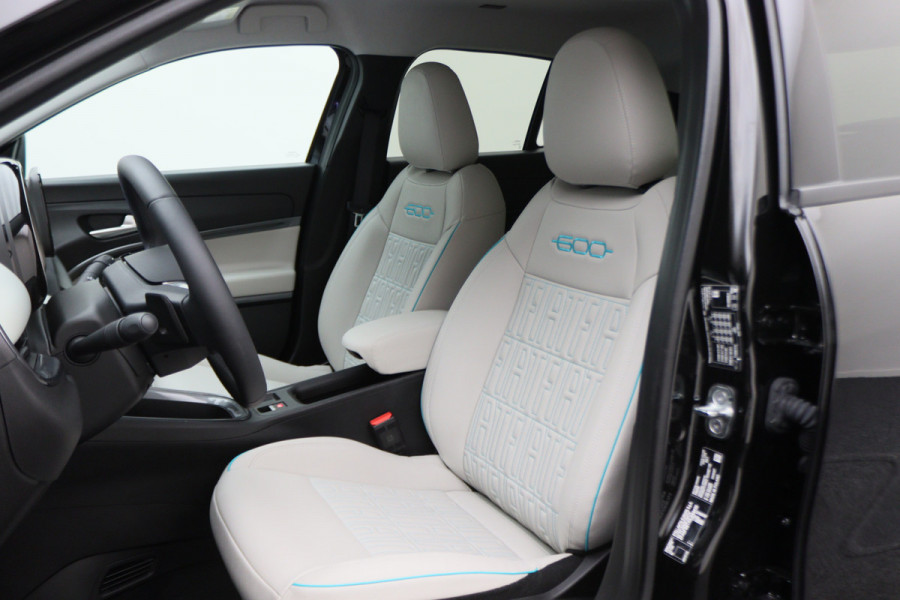 Fiat 600 1.2 Hybrid La Prima Leer, ACC, Keyless, Apple Carplay, Stoelverwarming, 18"