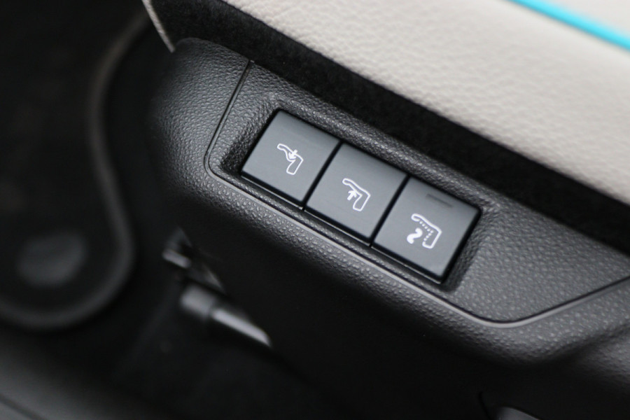 Fiat 600 1.2 Hybrid La Prima Leer, ACC, Keyless, Apple Carplay, Stoelverwarming, 18"