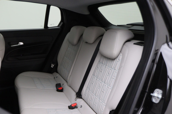 Fiat 600 1.2 Hybrid La Prima Leer, ACC, Keyless, Apple Carplay, Stoelverwarming, 18"