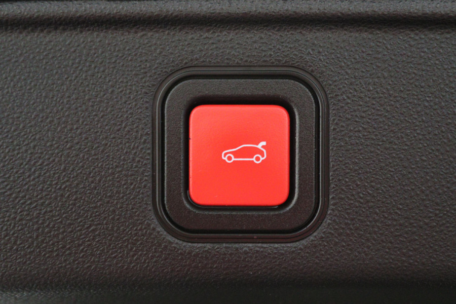 Fiat 600 1.2 Hybrid La Prima Leer, ACC, Keyless, Apple Carplay, Stoelverwarming, 18"